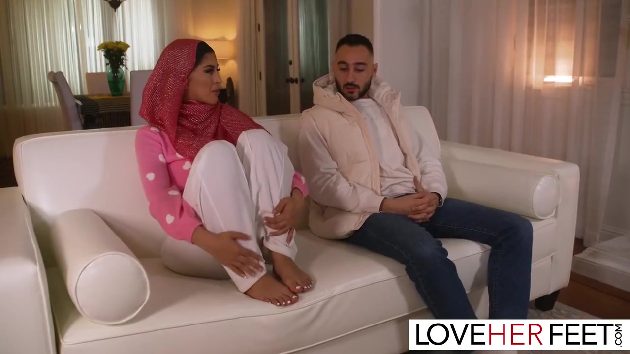 Milan Admires And Worships Sophias Feet And Body And Pleases Her Thoroughly. Milan Proceeds To Fuck Sophias Shaved Pussy In