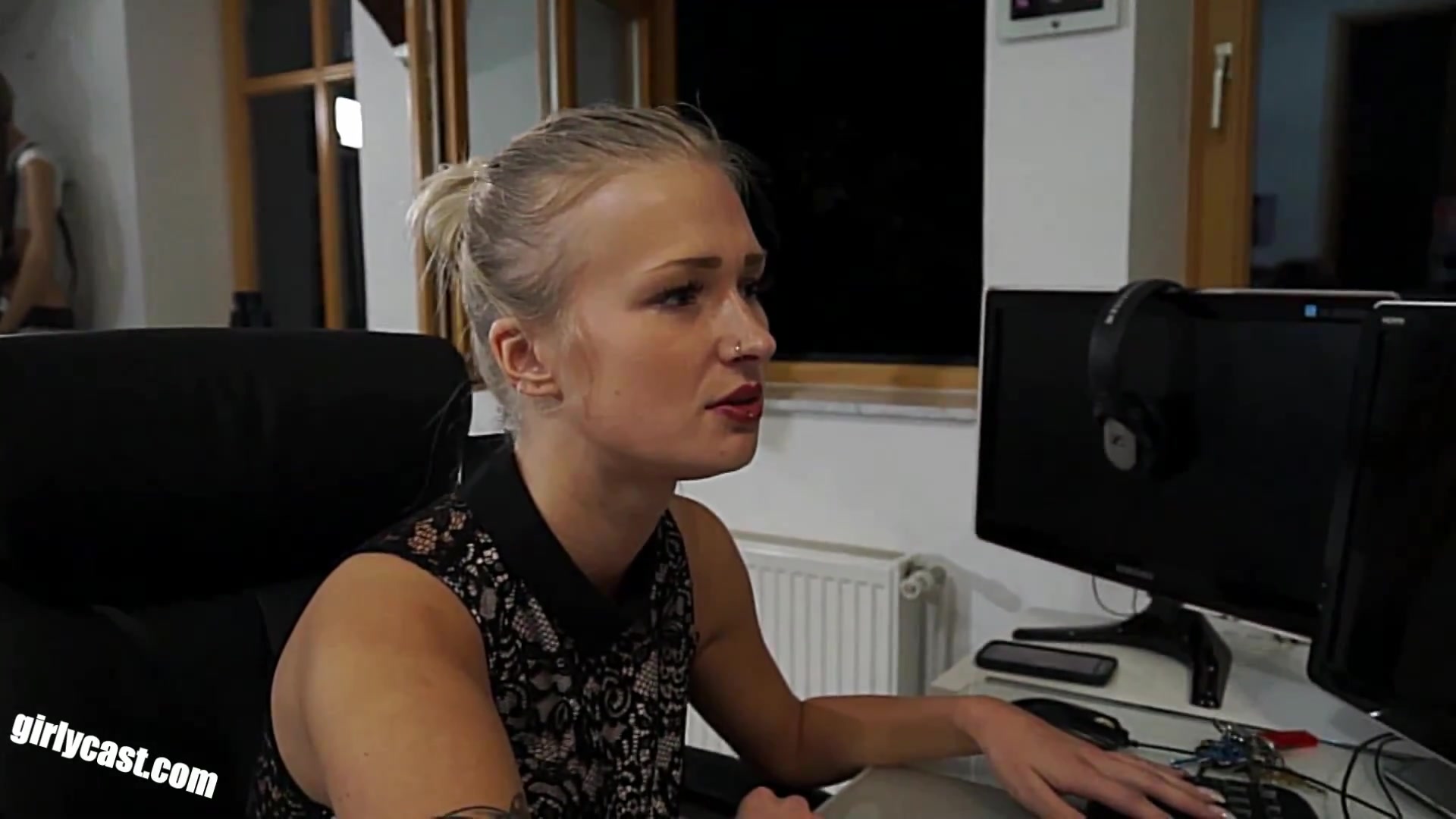 Lia & Kathi - The Fucking Job Interview!