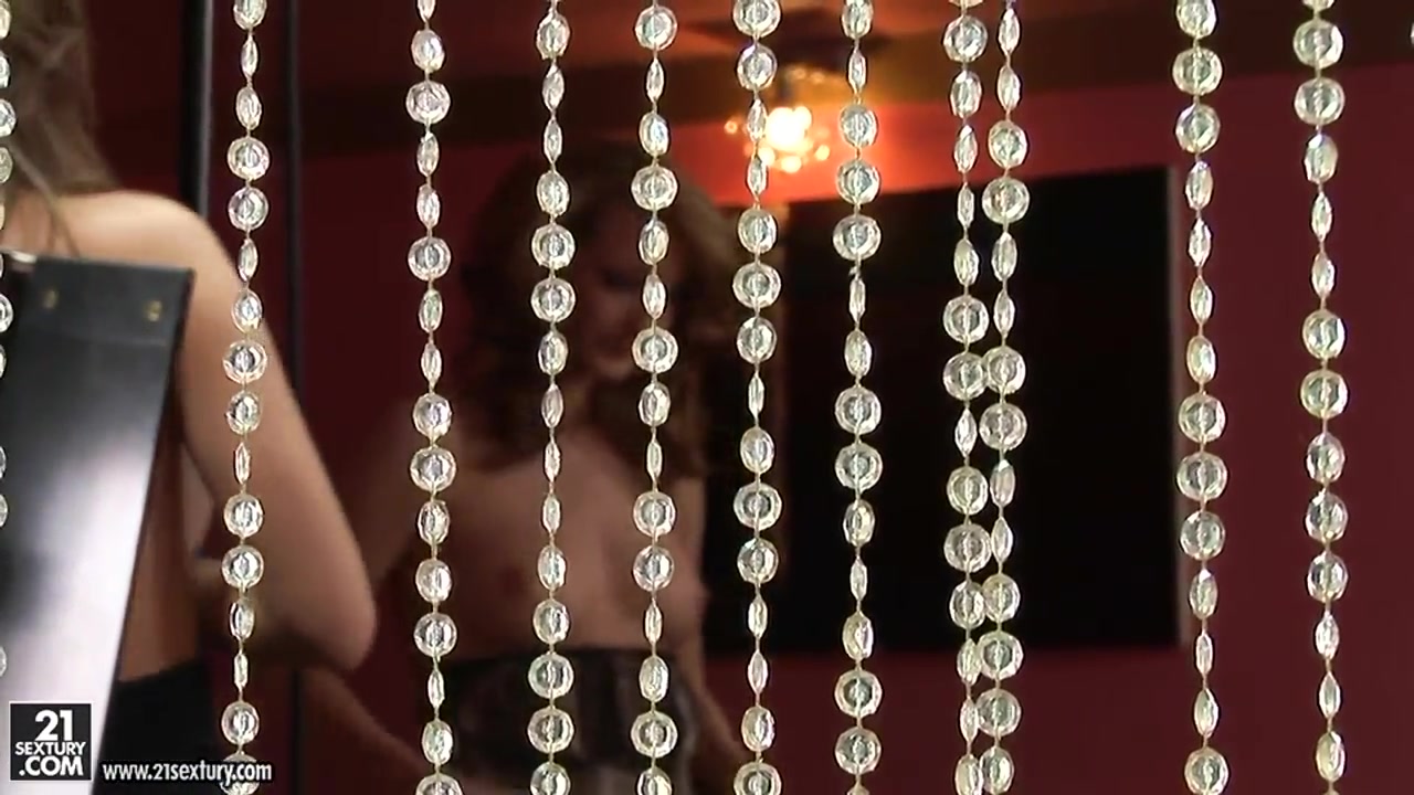 Backstage with famouse porn stars Bailee, Peaches