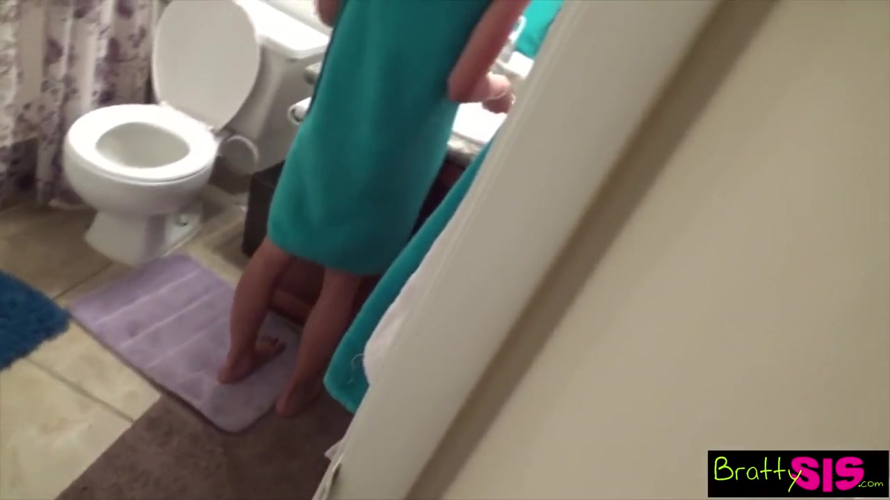 Step Sister Sucks Step brothers Dick To Get Back At Cheating Boyfriend - S4:e3