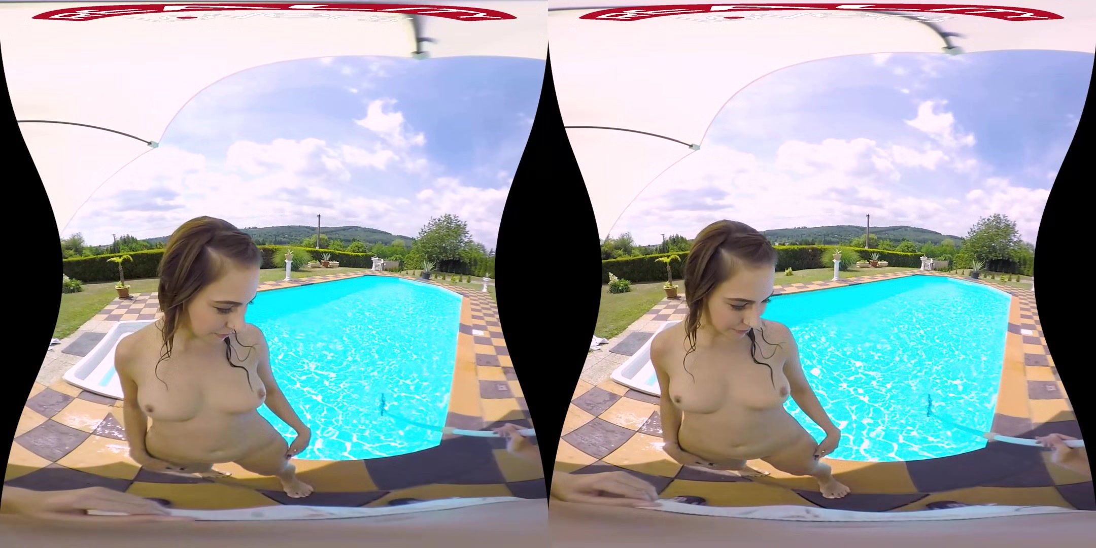 Seducing The Poolboy - RealityLovers