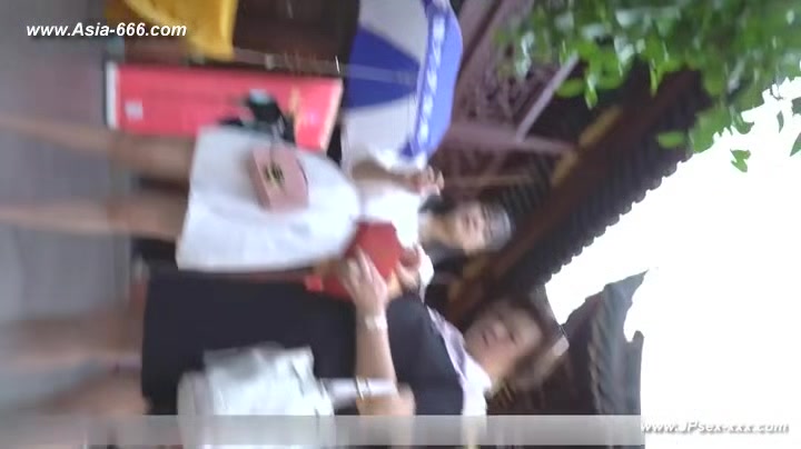 peeping chinese amateur upskirt.40