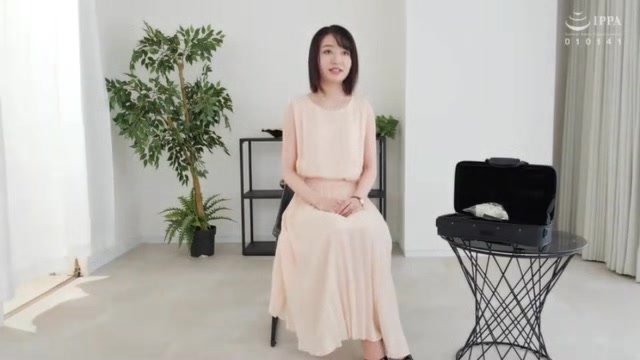 03823,A woman in serious agony