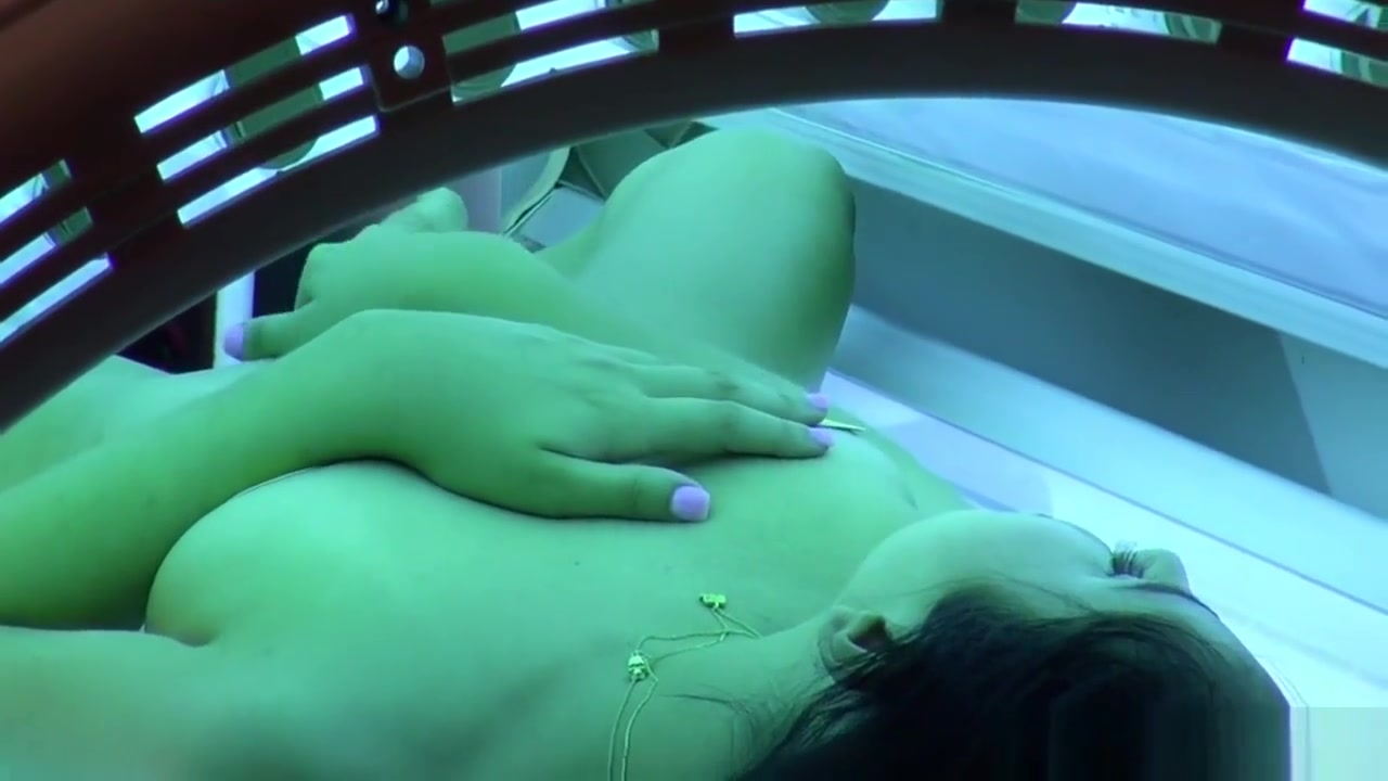 Pov stepsis rubs in sun bed
