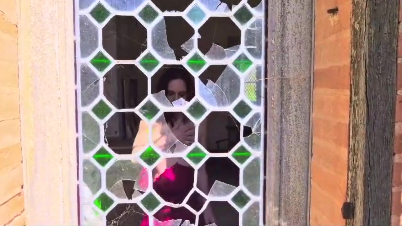 Intense Plaisir Dans Un Chateau Abandonne