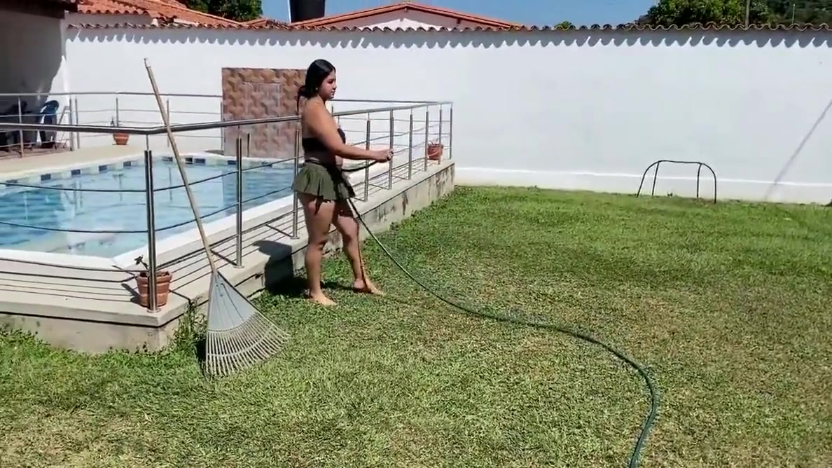 I Fuck In The Garden With The Sexy Outdoor Gardener