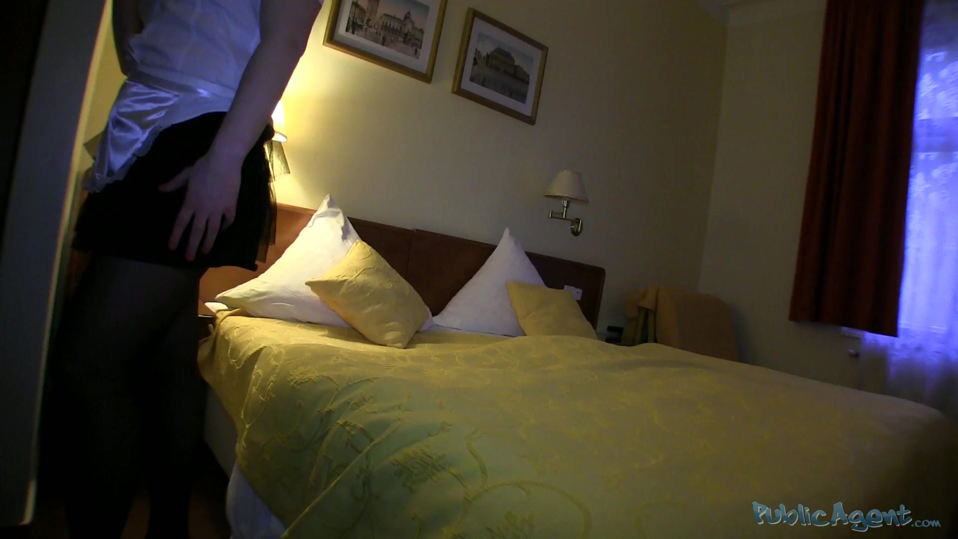 Amateur hardcore sex with blonde chick in the hotel room