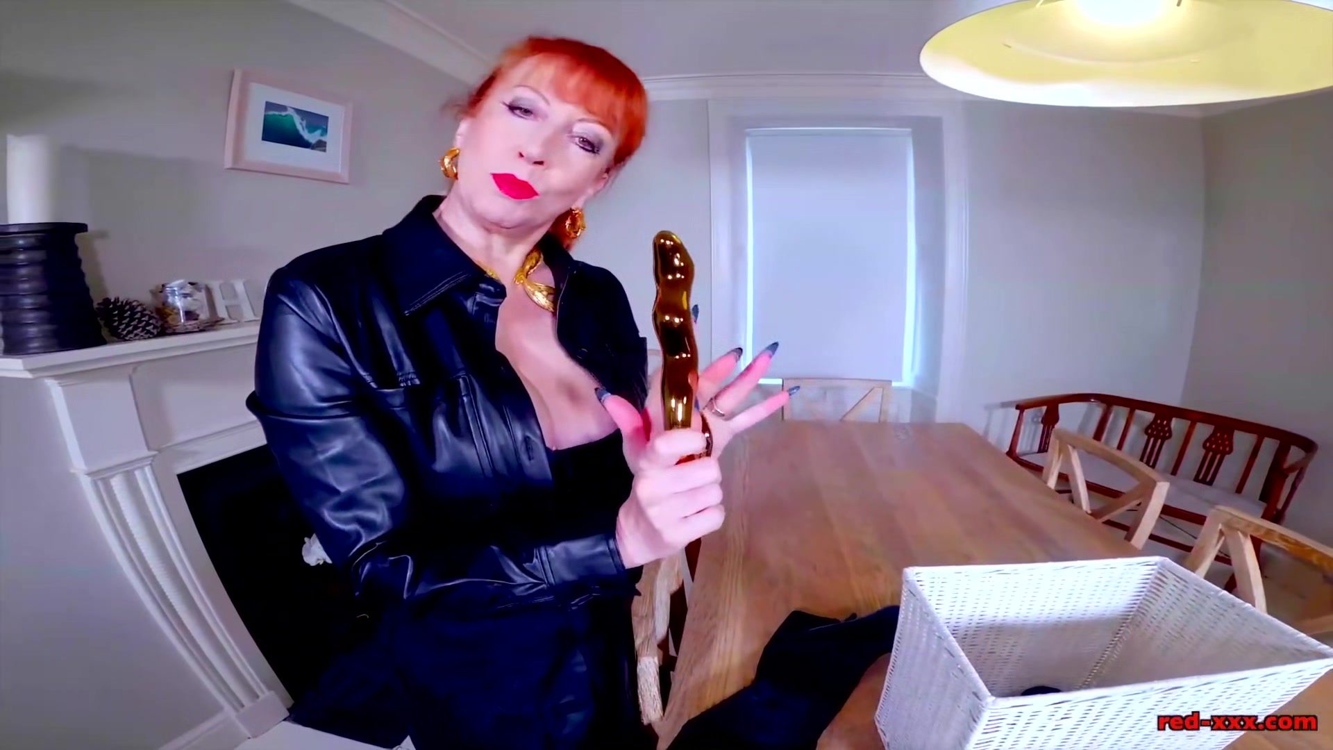 British MILF Red XXX stuffs her pussy with her heels