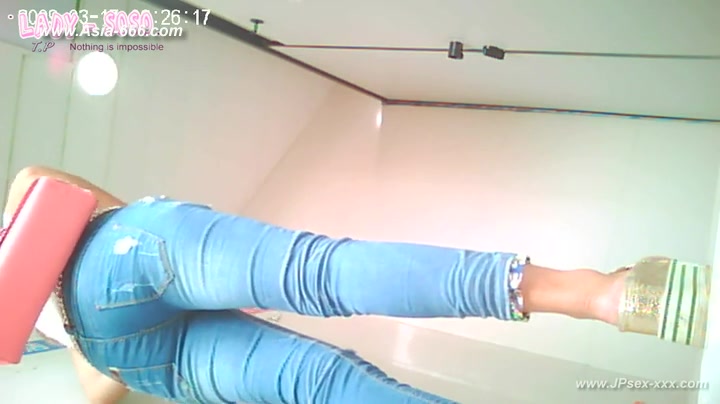 chinese girls go to toilet.49