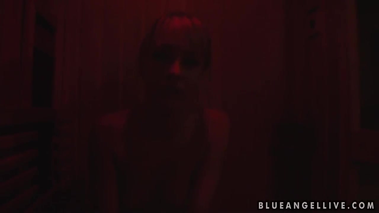Amateur teen 18+ blondie is showing her small tits