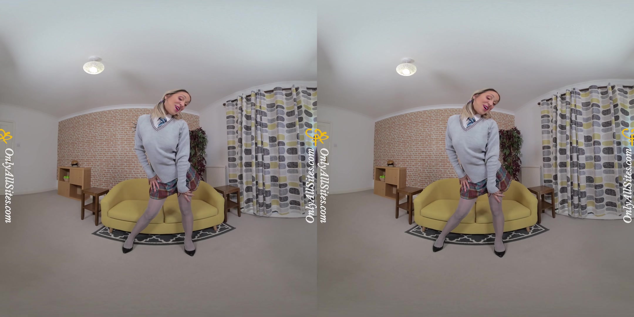 Samantha - Hollywood Smile - OnlyTease