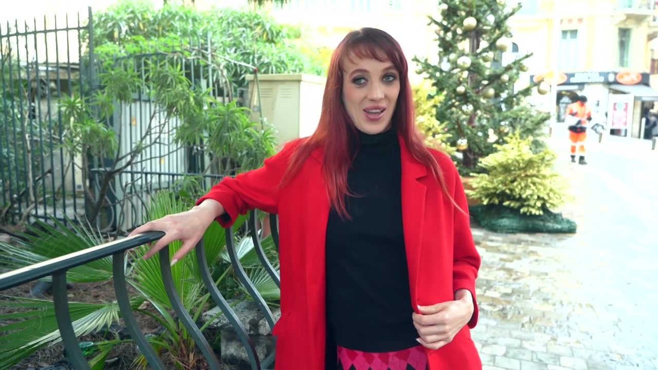 Yves takes care of Stella's case - Jacquie et Michel TV