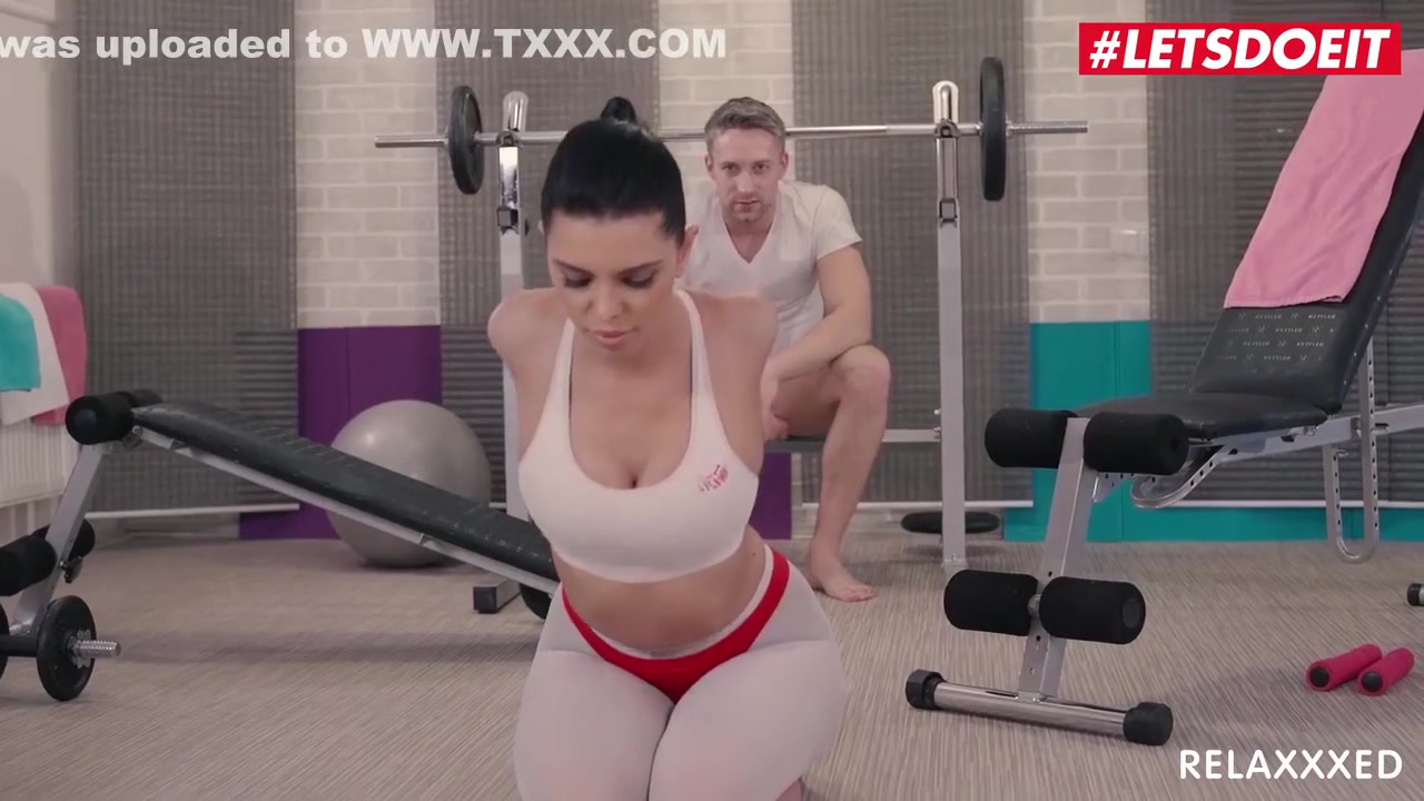 Lucky Lutro And Kira Queen - Dirty Yoga Teacher On Gorgeous Hot Fitness Model