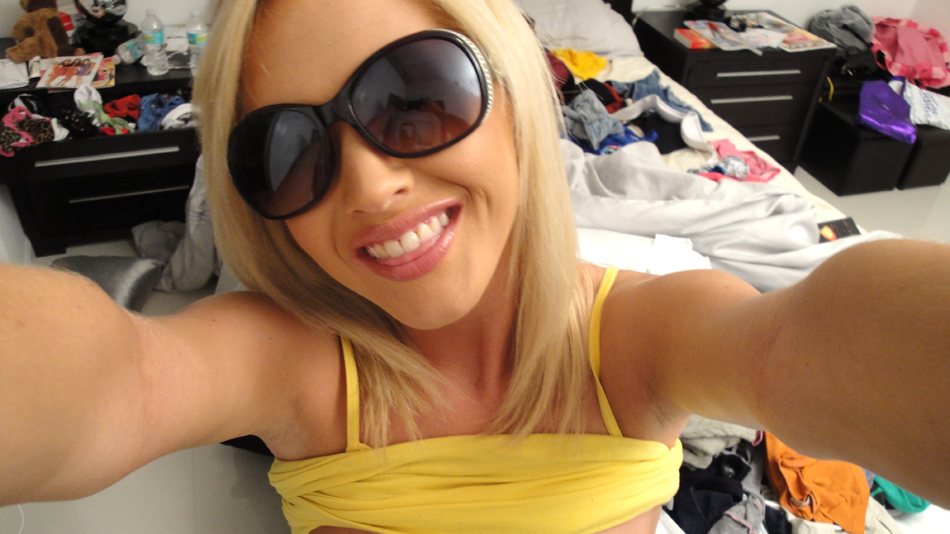 Chloe in Pretty Chloe's Horny Vacation - PornPros Video