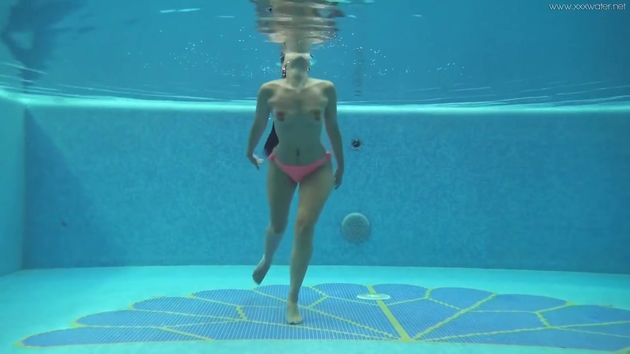 Hot Big Ass Euro Milf Sazan Underwater Erotics