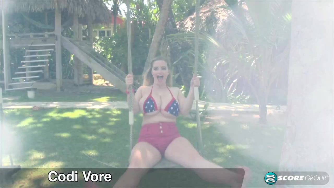The All-American Blonde Is An Island Swinger - ScoreLand