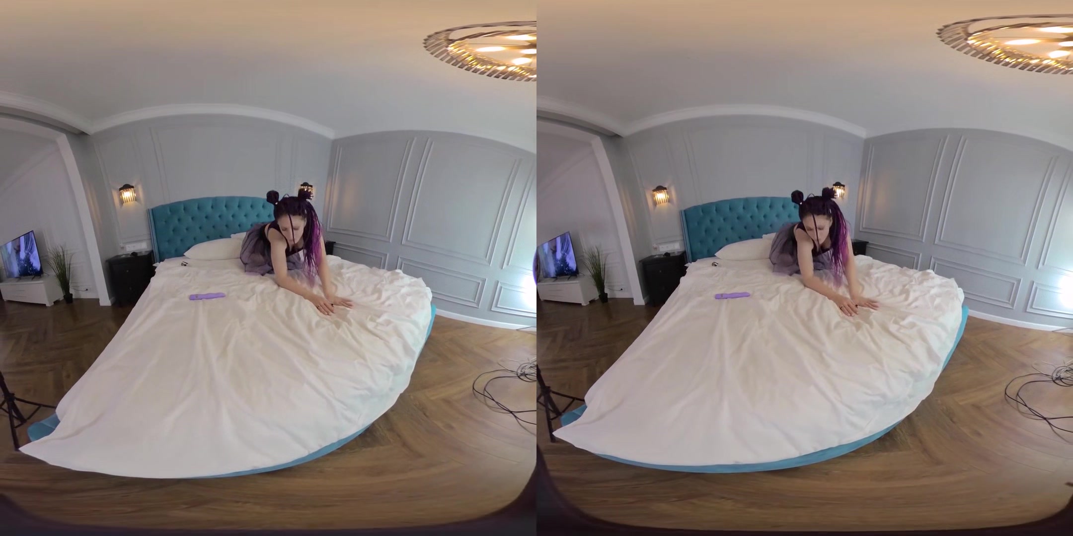 Sata Jones Plays With Toys In The Bed Anl Sofa