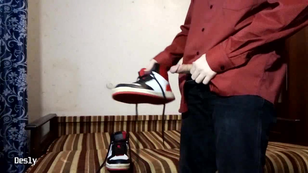 Emo skater twink licks own cum on sneakers