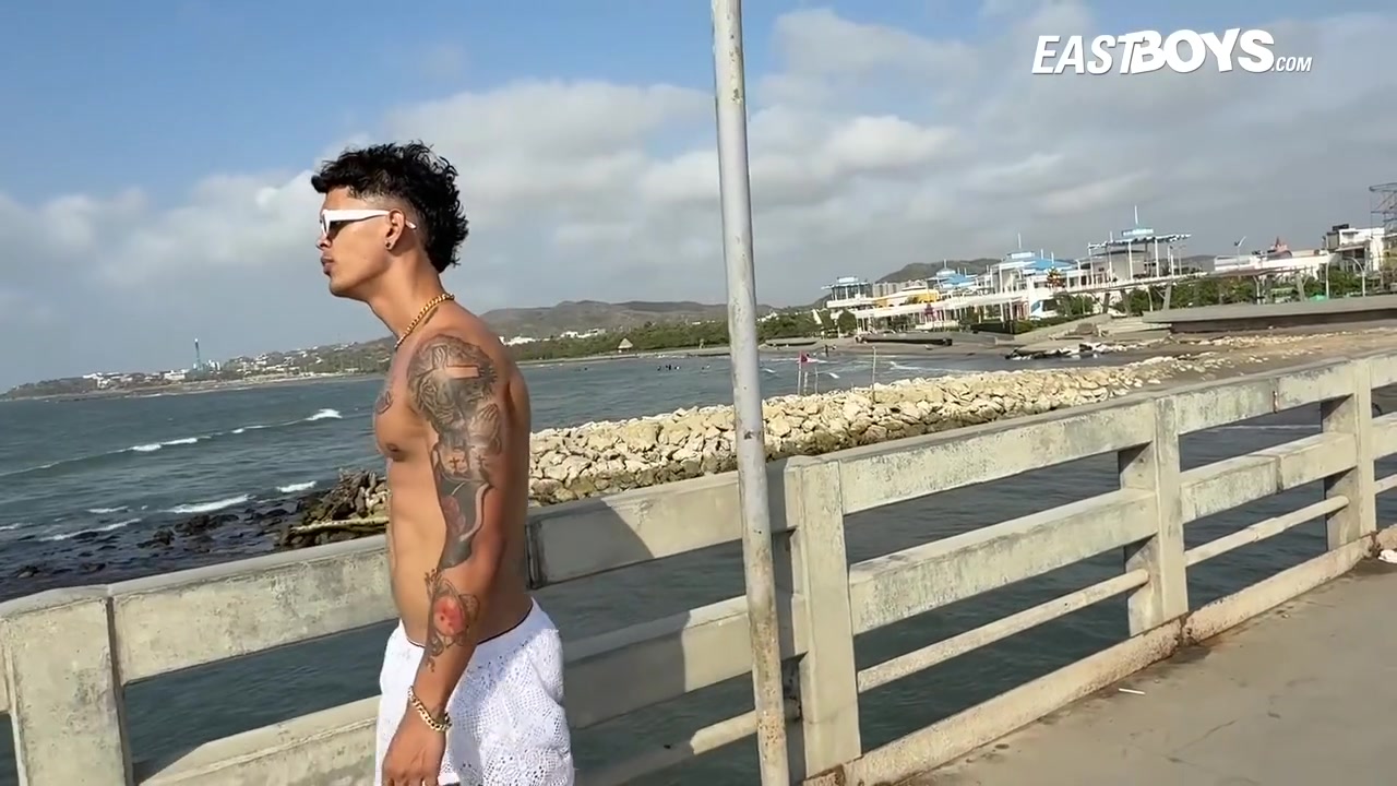 Chris Heria In Sensual Handjobs With Chris And Andres