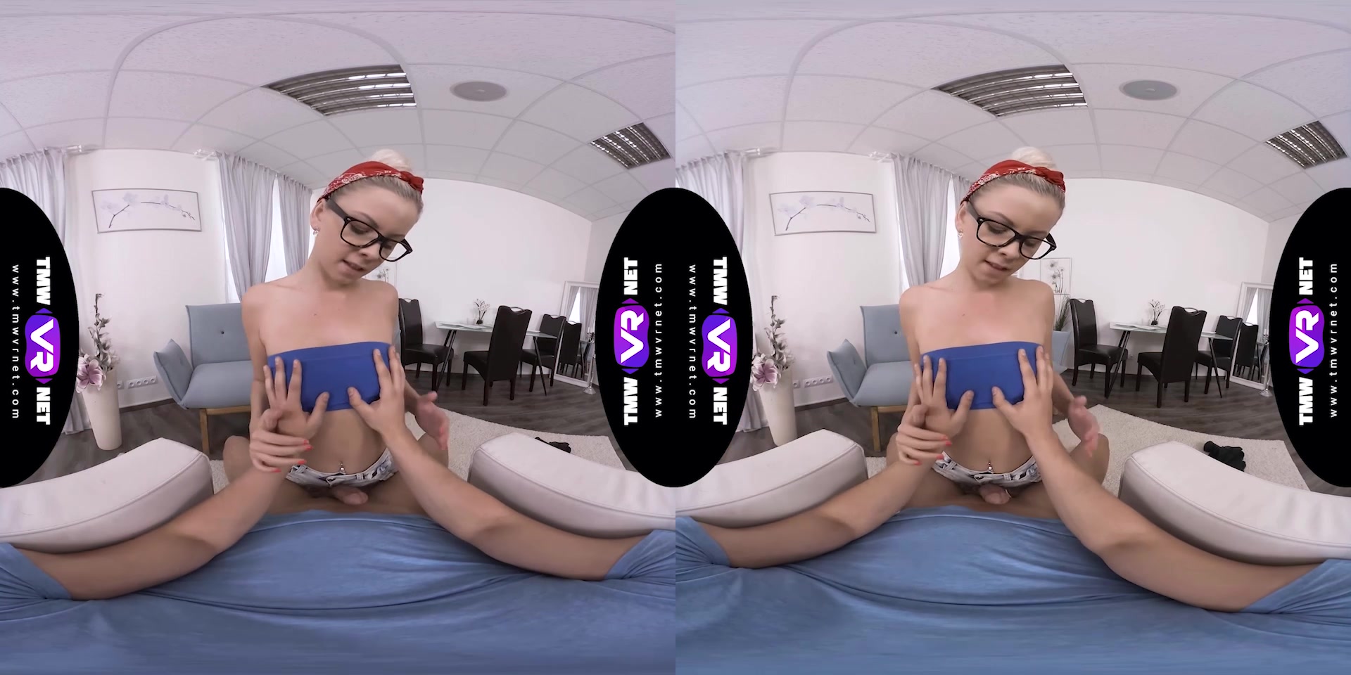 Pretty babe kneels to suck - TmwVRnet
