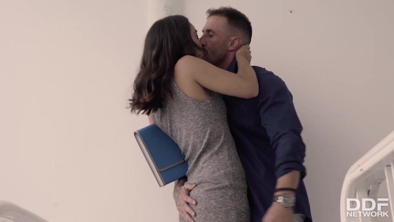 She Can't Wait To Get Laid - PornWorld