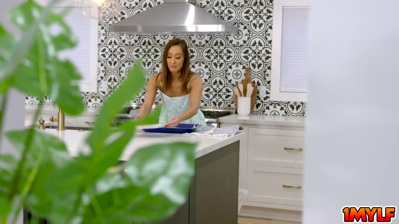 Lucky Guy Stuffs His Stepmoms Throat With His Huge Hard