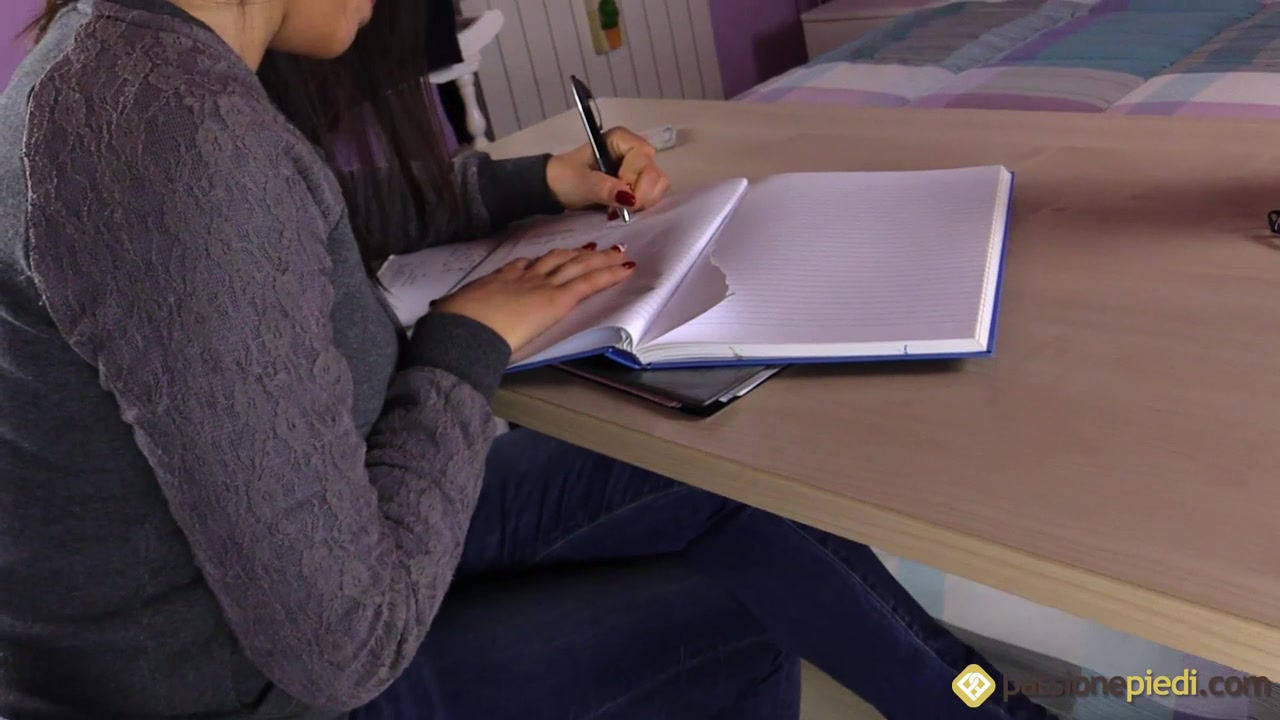 Brunette babes Petra and Gioia studying together