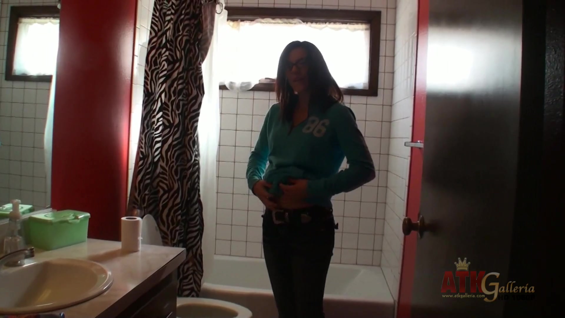 Aubrey James talks about the set of her video shoot