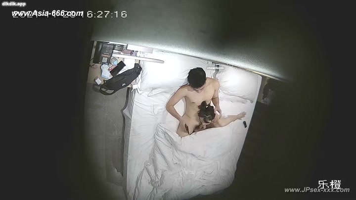 Hackers use the camera to remote monitoring of a lover's home life.***