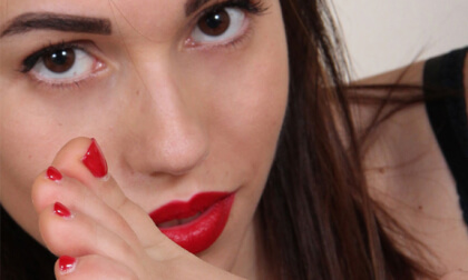 Stunning Petra Shows Off her Bare Feet in a Black Short Dress - Feet Foot Fetish Toe Sucking