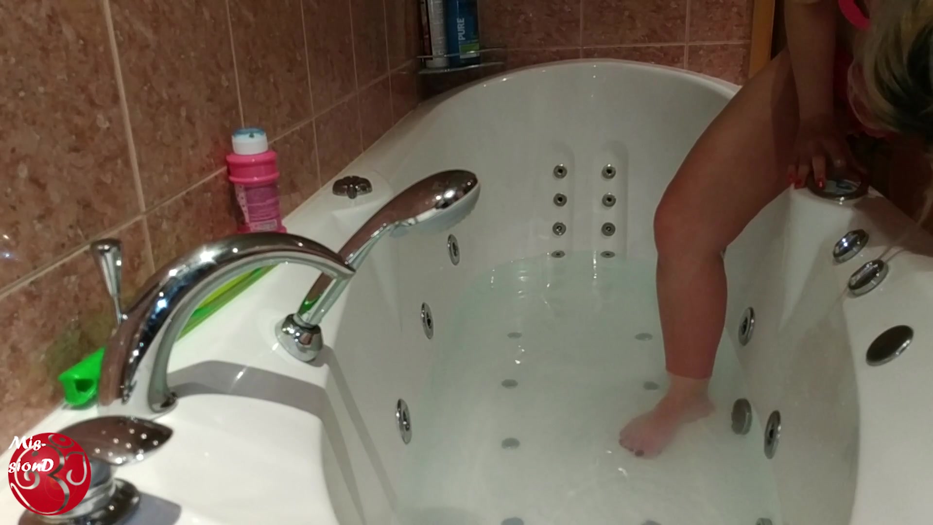Sauna Bath With Findom - Sex Movies Featuring Findom Goaldigger