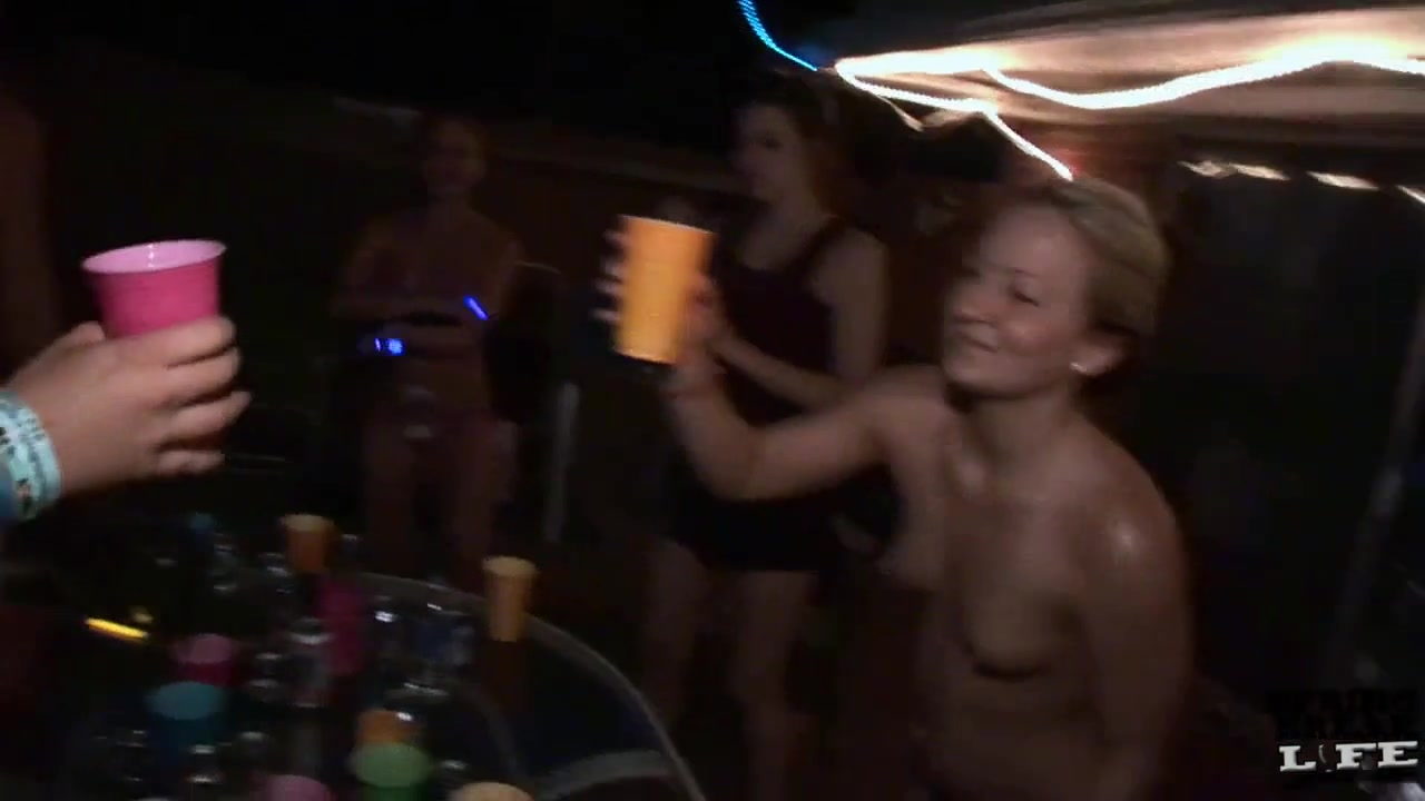 Girls Getting Ready then Night Time Beach Party - SpringbreakLife