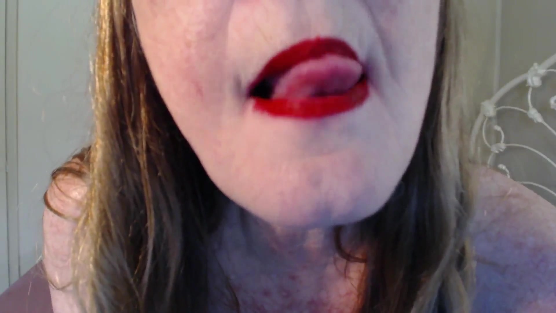 Horny Red Lips - TacAmateurs