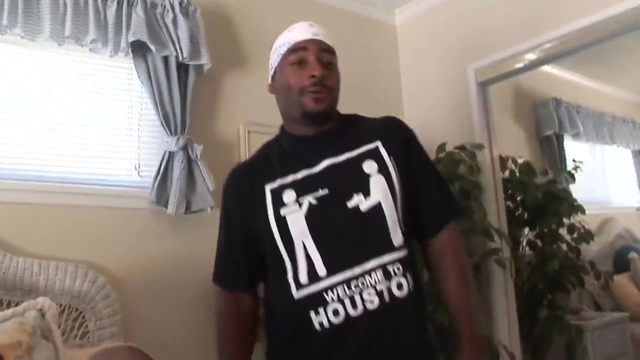 Deep Threat In A Horny Ebony Woman Gets Her Pussy Penetrated