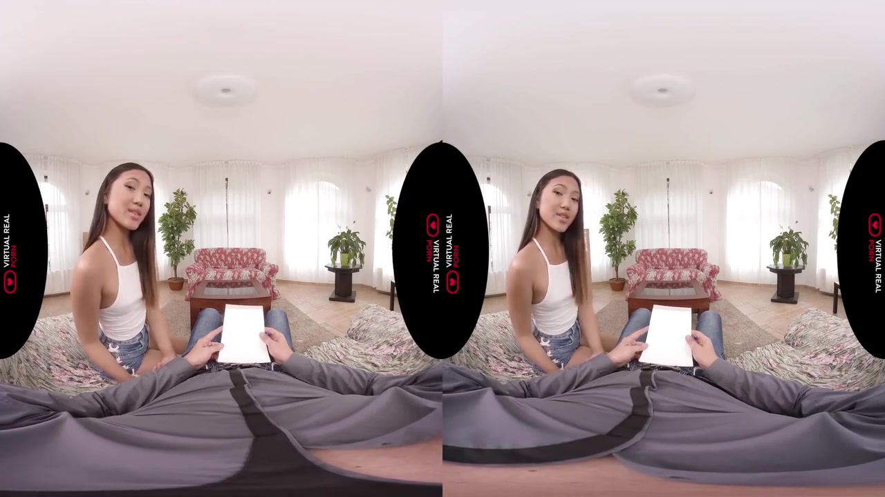 Fashion Blogger With Virtual Reality