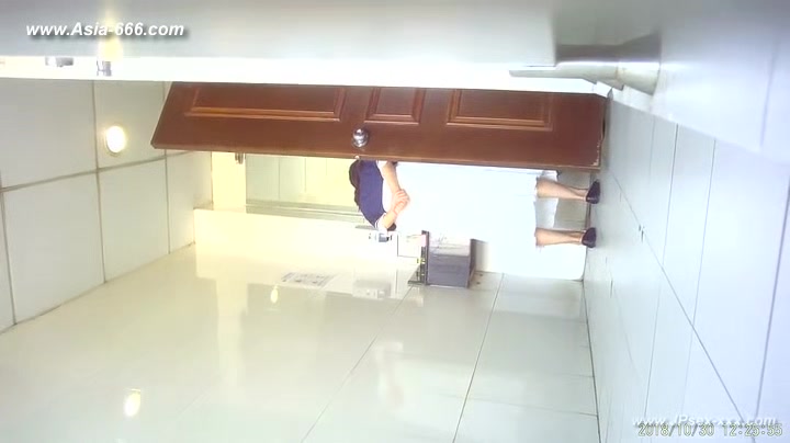 chinese girls go to toilet.143
