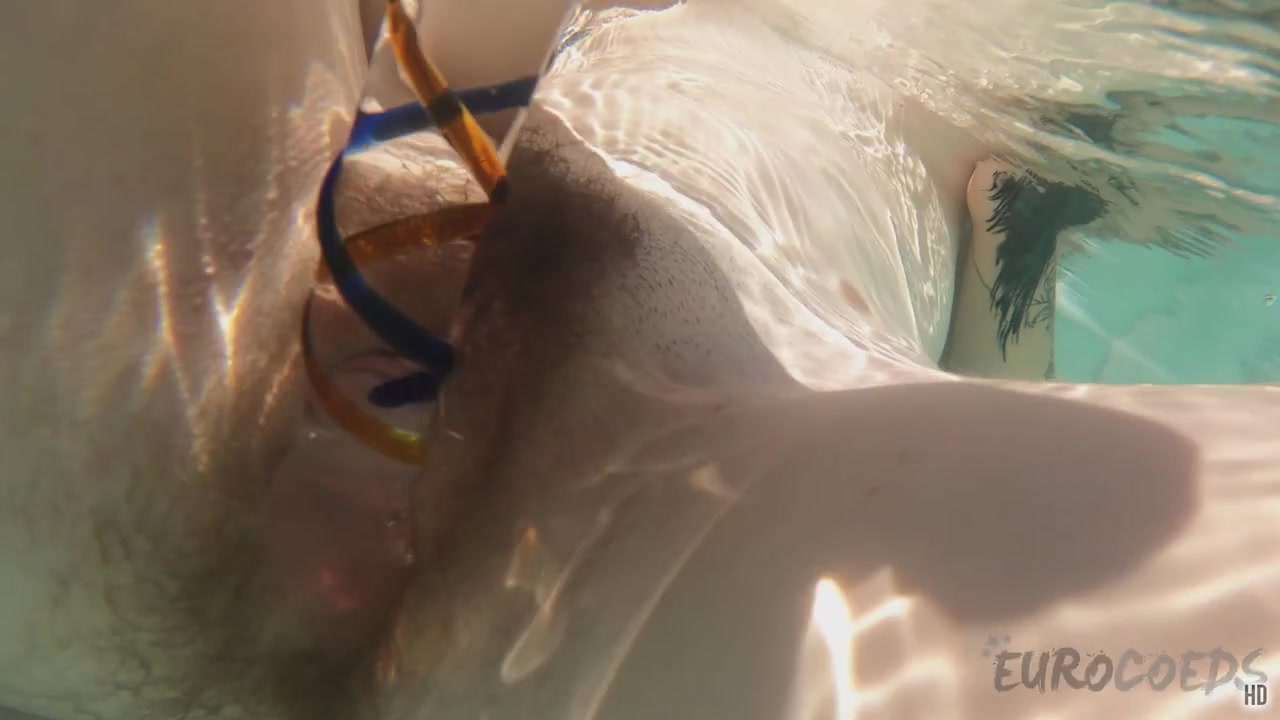 Hot Model Brille Masturbating Underwater In The Jacuzzi Unshaved teen 18+ Pussy