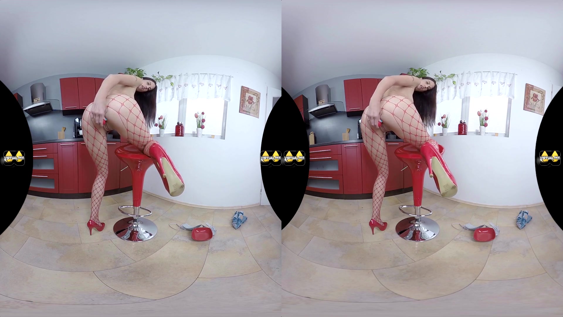 Ali Bordeaux in Three Times - VirtualPee
