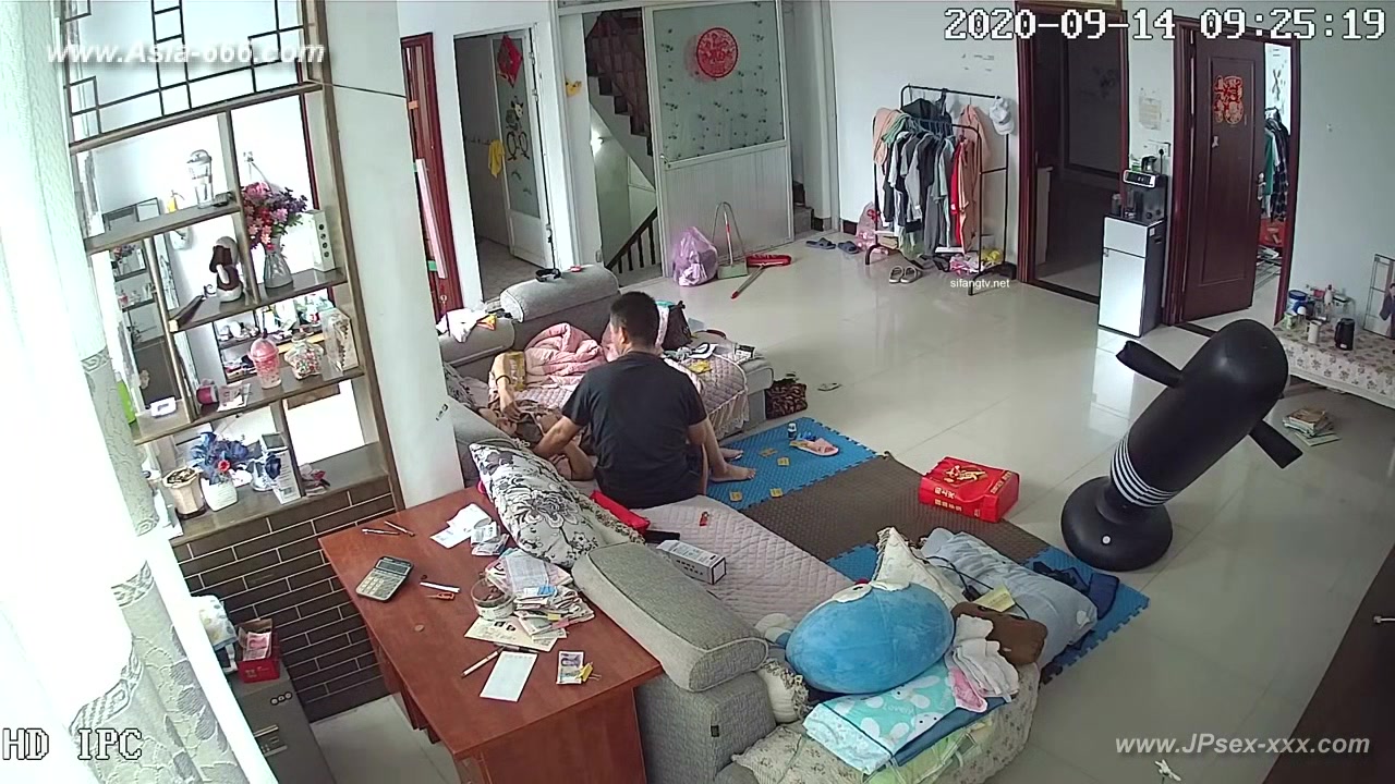 Hackers use the camera to remote monitoring of a lover's home life.609