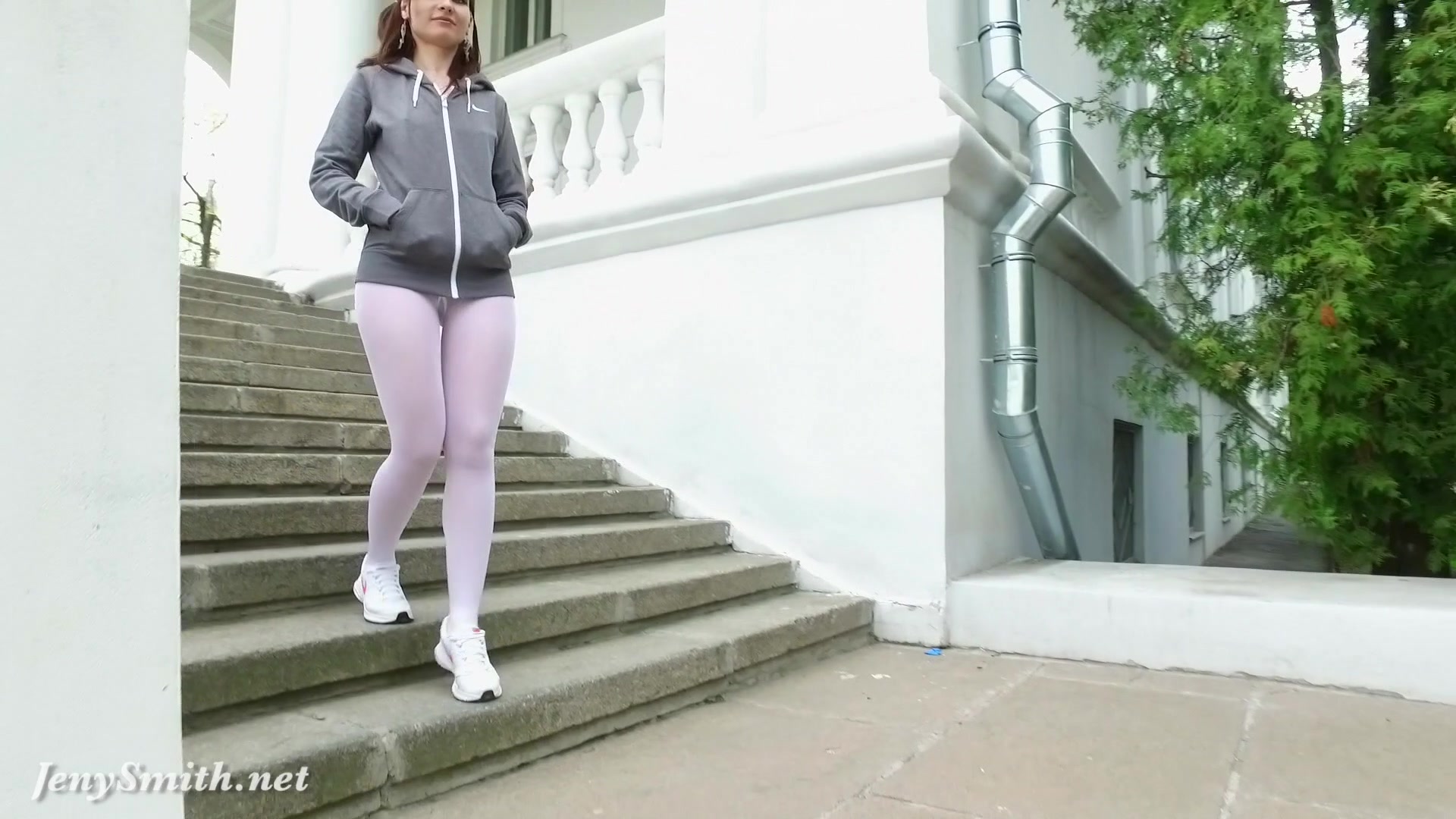 Jeny Smith - Sporty Look
