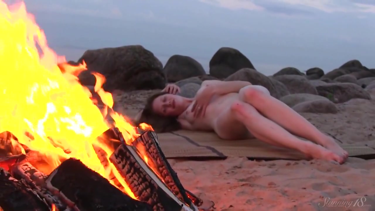 Beach Beauty Nicole Her Super Hot Naked Body By The Fire!