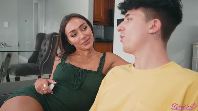 Stepmom Gets The Perfect Gift - S3:E7 - Momlover