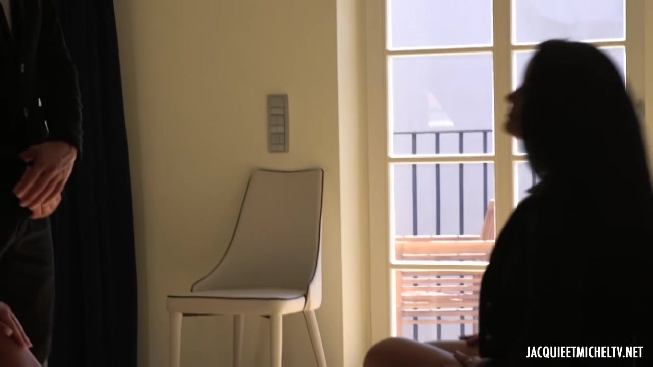 Caly, 35, likes to be in charge! - Jacquie et Michel TV