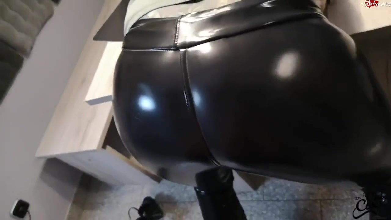 Cat Coxx - Latex-silvester-bitch Vor Dem Jahreswechsel Weggefickt