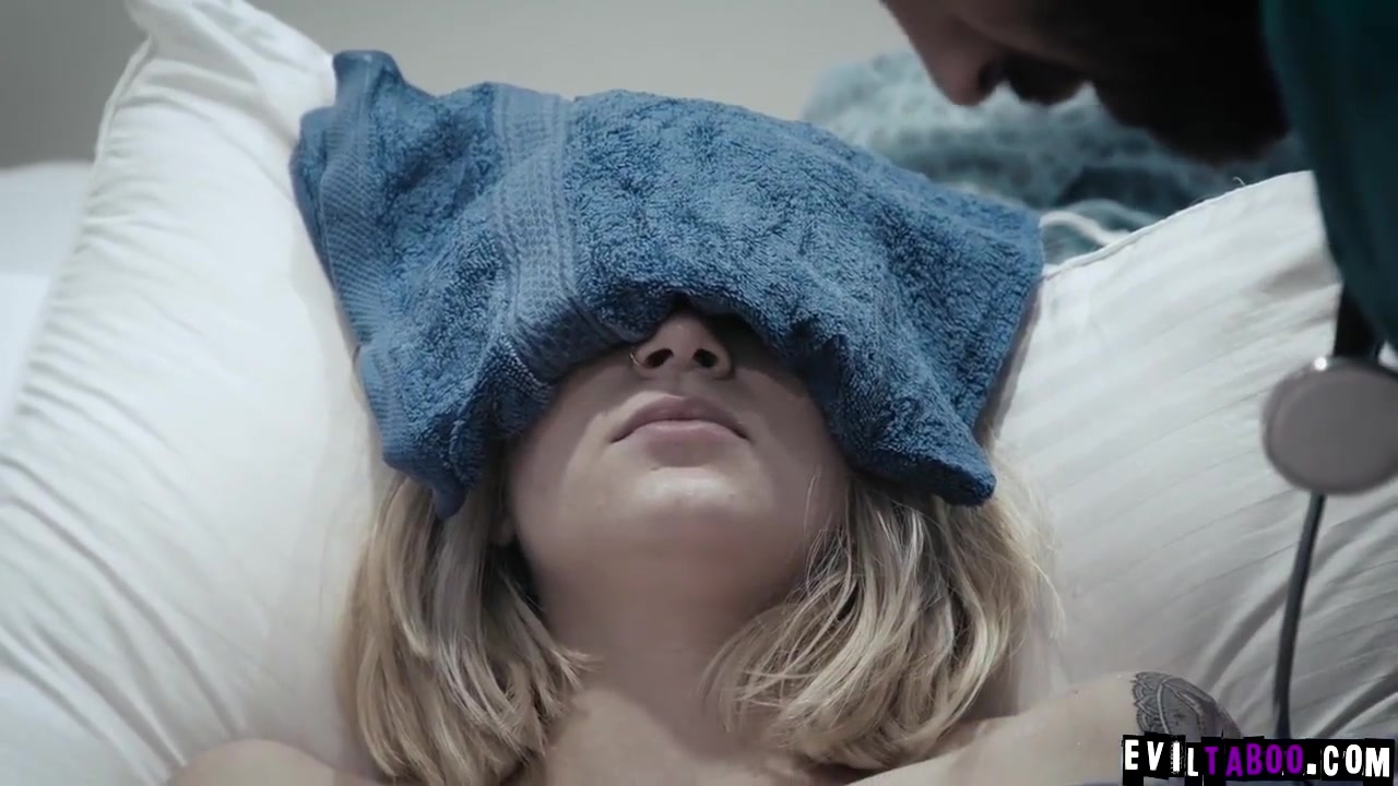 Shy teen 18+ Patient Bangs With A Pervert Doctor