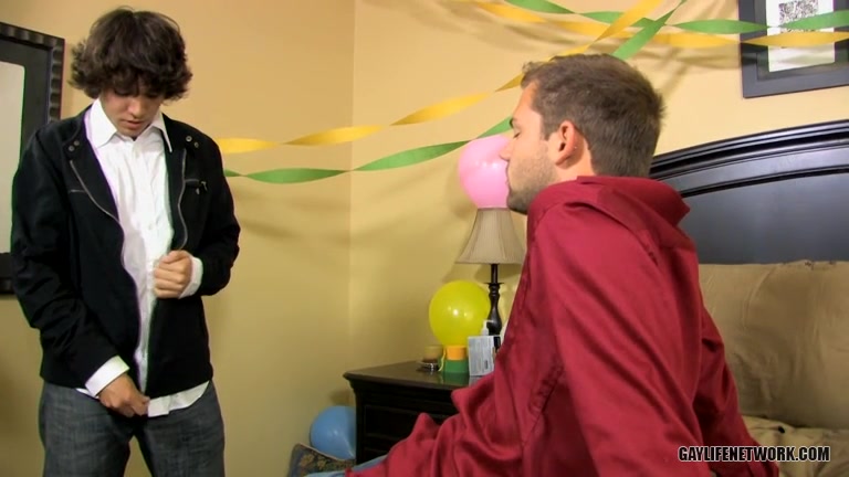 Getting A Perfect Gift From The Best Man - Jacob Marteny & Preston Ettinger