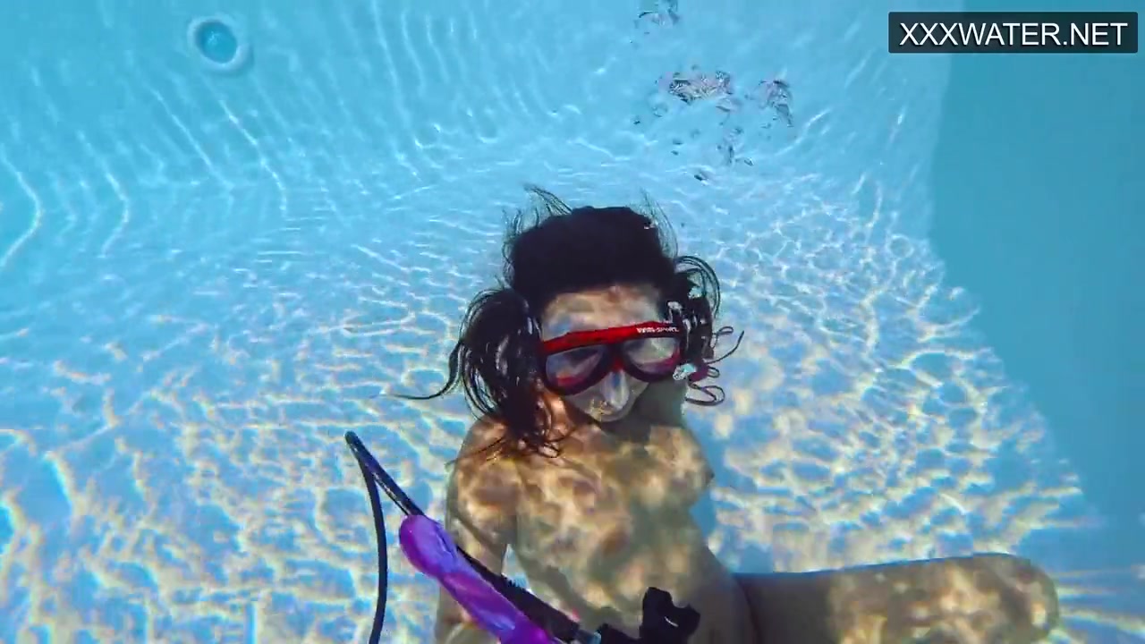 Lana Tanga Shows Underwater Orgasms To You