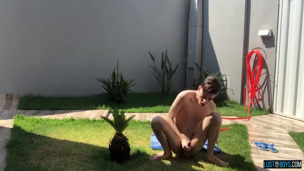 Adorable Twink Cums While Masturbating Outdoors With Henry Evans