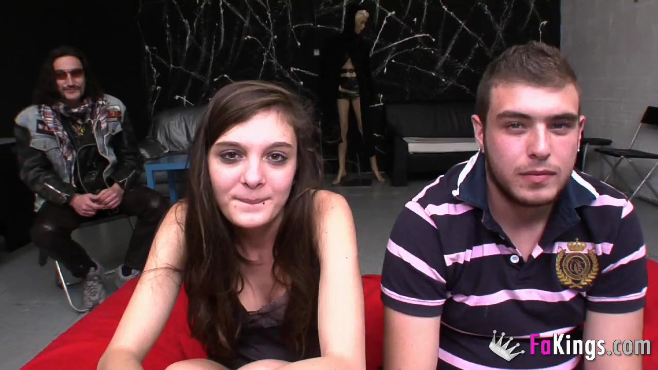 teen 18+ wants her first interracial threesome