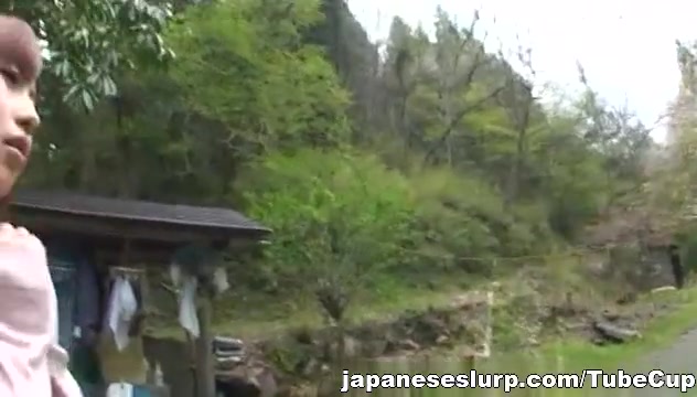 Kokomi Naruse hot outdoor blowjob with cum in her mouth